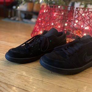 Air Jordan 1 low “Triple Black”